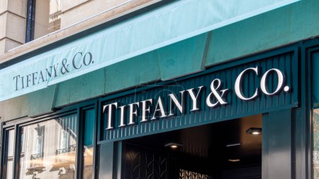 Photo for Paris, France - March 4, 2024: Awning of the Tiffany and co boutique located on rue de la Paix in Paris. Tiffany is an American company specializing in jewelry, tableware and luxury - Royalty Free Image