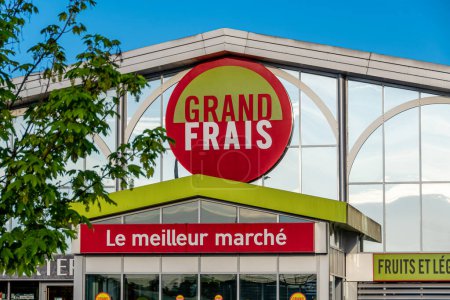 Photo for Goussainville, France - May 3, 2024: Sign and logo of a Grand Frais store. Grand Frais is a French supermarket chain specializing in fresh products and groceries - Royalty Free Image