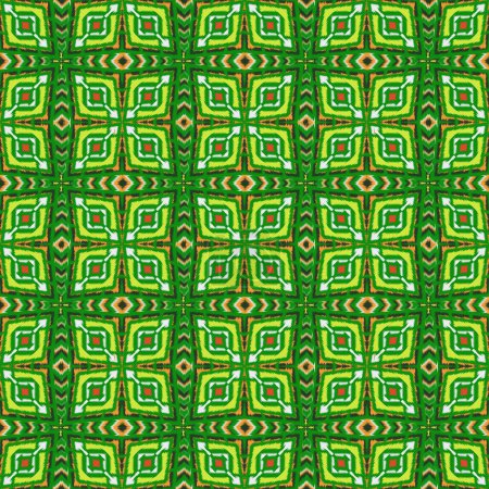 Foto de Las formas geométricas, azulejos rombo dispuestos en paneles abstractos sin costura de verde, blanco, amarillo, rojo, son hermosos patrones para textiles, sarongs, esteras, bufandas, cojines y seda. - Imagen libre de derechos