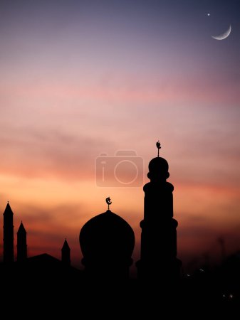 Ramadan Himmel Nacht mit Mond Eid Islam Kareem Ramazan Arabisch Mubarak Moschee Kuppel Symbole, Heilige Muslimische Halbmond Wolke Blauer Sonnenuntergang, Adha Kultur Muharram Mawlid Gruß Eid al fitr, Eid al adha.