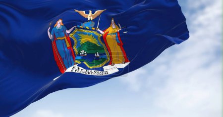 Foto de La bandera del estado estadounidense de Nueva York ondeando en un día despejado. Pantalla verde y tecla croma. Lazo inconsútil en cámara lenta - Imagen libre de derechos