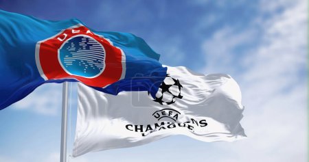 Foto de Estambul TR, Jan 2023: UEFA y la bandera de la Liga de Campeones de la UEFA ondeando juntas. Competencia europea de fútbol. Tejido ondulado. Ilustración editorial ilustrativa 3d render - Imagen libre de derechos