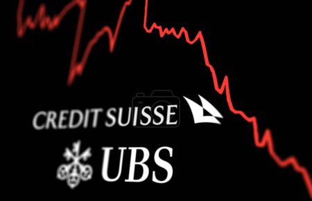 Foto de Nueva York, Estados Unidos, marzo de 2023: Logotipo de White Credit Suisse en las tendencias de un gráfico de desempeño bursátil. En marzo de 2023, UBS compró Credit Suisse por 3B CHF en stock. Editorial ilustrativo - Imagen libre de derechos