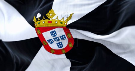 Die Flagge von Ceuta weht. Ceuta ist eine autonome spanische Stadt. Schwarz-weißer Kreisel mit zentralem Wappen mit dem Stadtwappen. 3D Illustration rendern. Selektiver Fokus. Nahaufnahme