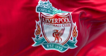 Foto de Liverpool, Reino Unido, abril. 2023: Liverpool Football Club flag waving. Liverpool F.C. es un club de fútbol inglés profesional. Fondo texturizado de tela. Ilustración editorial ilustrativa 3d render - Imagen libre de derechos