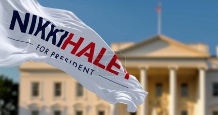 Foto de Washington D.C., EE.UU., abril de 2023: Nikki Haley 2024 bandera de la campaña electoral presidencial ondeando frente a una borrosa Casa Blanca. Ilustración editorial ilustrativa 3d render - Imagen libre de derechos