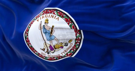 Téléchargez les photos : Gros plan du drapeau de l'État de Virginie agitant le vent. Champ bleu avec un blason blanc au centre. Illustration 3D rendu. Tissu flottant. Concentration sélective - en image libre de droit