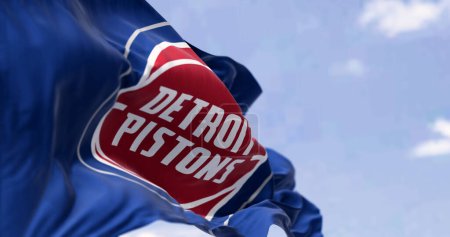 Téléchargez les photos : Detroit, États-Unis, 10 septembre 2023 : Drapeau des Pistons de Detroit agitant par temps clair. Équipe américaine de basket-ball professionnel, division centrale de la Conférence de l'Est. Illustration éditoriale 3d rendu - en image libre de droit