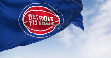 Téléchargez les photos : Detroit, États-Unis, 10 septembre 2023 : Drapeau des Pistons de Detroit agitant par temps clair. Équipe américaine de basket-ball professionnel, division centrale de la Conférence de l'Est. Illustration éditoriale 3d rendu - en image libre de droit