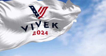 Foto de Washington D.C., Estados Unidos, 21 de junio de 2023: Vivek Ramaswamy 2024 bandera de la campaña electoral presidencial ondeando en un día claro. Ilustración editorial ilustrativa 3d render. - Imagen libre de derechos
