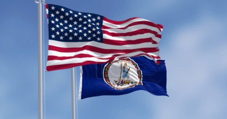 Téléchargez les photos : Drapeau de Virginie agitant avec le drapeau américain par temps clair. Sceau d'état au milieu d'un fond bleu foncé. Illustration 3D rendu. Concentration sélective. Tissu ondulant - en image libre de droit