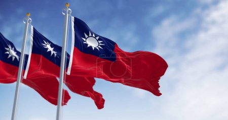 Téléchargez les photos : Trois drapeaux taïwanais agitant le vent. Drapeau rouge avec soleil blanc avec 12 rayons sur rectangle bleu. Illustration 3D rendu. Concentration sélective. Contexte texturé - en image libre de droit