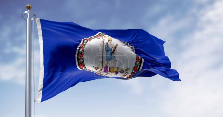 Die Flagge des Bundesstaates Virginia weht an einem klaren Tag im Wind. Staatssiegel in der Mitte eines dunkelblauen Hintergrunds. 3D Illustration rendern. Wellenförmiges Gewebe