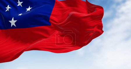 Die Nationalflagge des Unabhängigen Staates Samoa weht an einem klaren Tag. Samoa ist ein Land im Südpazifik. 3D Illustration rendern. Wellenförmiges Gewebe.