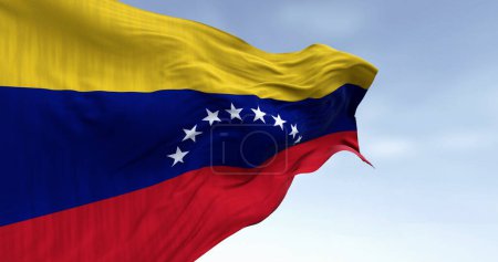 Gros plan du drapeau national vénézuélien agitant un jour clair. Tricolore de jaune, bleu et rouge avec un arc de huit étoiles blanches à cinq branches au centre. Illustration 3D rendu. Concentration sélective