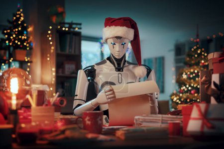 Foto de Robot de IA humanoide Santa Claus leyendo cartas en casa y preparándose para la Navidad - Imagen libre de derechos