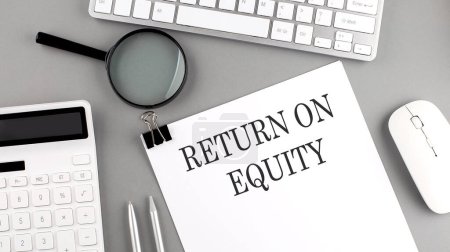 Foto de RETURN ON EQUITY written on a paper with office tools and keyboard on the grey background - Imagen libre de derechos
