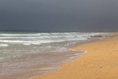 Wellen am Strand am Morgen