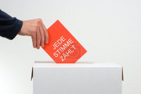 Jede Stimme zählt in deutscher Sprache - Hand mit Wahlurne