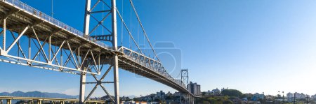 Téléchargez les photos : Florianopolis à Santa Catarina. Pont Hercilio Luz. Image aérienne. - en image libre de droit