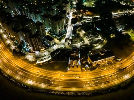 Téléchargez les photos : Florianopolis à Santa Catarina. Image aérienne de nuit. - en image libre de droit
