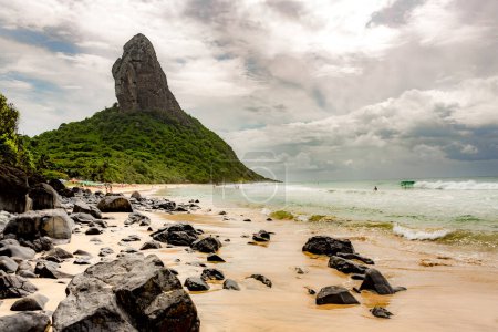Fernando de Noronha, Brésil. Eau turquoise autour des roches des Deux Frères, site du patrimoine mondial de l'UNESCO, Brésil, Amérique du Sud