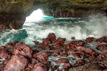 Fernando de Noronha, Brasil. Agua turquesa alrededor de las rocas de los Dos Hermanos, Patrimonio de la Humanidad por la UNESCO, Brasil, América del Sur