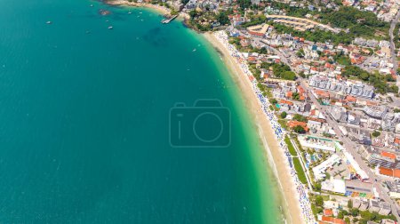 Téléchargez les photos : Bombinhas Beach à Santa Catarina. Vue aérienne prise avec un drone. Le Brésil. Amérique du Sud. - en image libre de droit