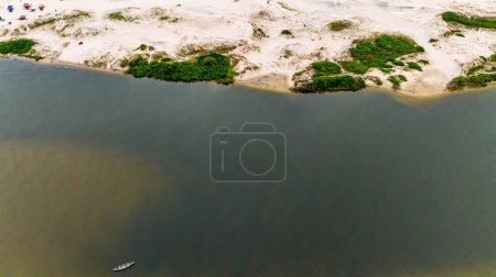 Plage Guarda do Embau située dans l'état de Santa Catarina près de Florianopolis. Image aérienne de la plage au Brésil, Amérique du Sud.