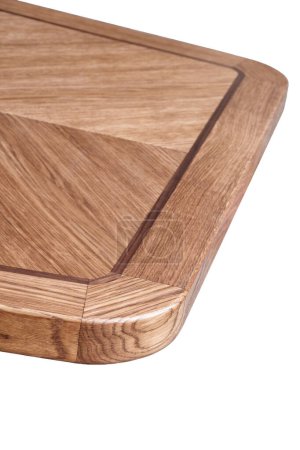 Primer plano de la mesa de madera hecha de roble macizo y chapa de roble de la técnica de marquetería con acabado de barniz claro aislado sobre fondo blanco