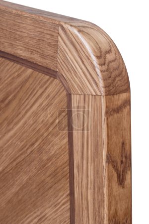 Nahaufnahme einer Holztischplatte aus massiver Eiche und Eichenfurnier in Intarsientechnik mit Klarlack-Finish isoliert auf weißem Hintergrund