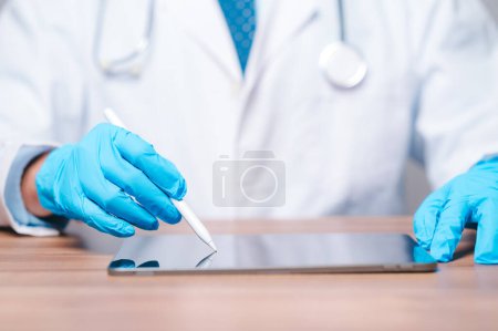 Doctors use technology. Medical professionals using Tablet