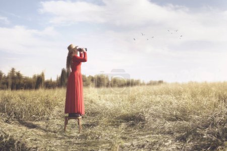 Téléchargez les photos : Femme surréaliste sur un tabouret regarde l'infini avec son télescope, concept du futur - en image libre de droit