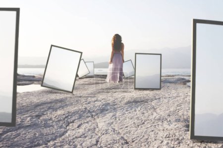 Téléchargez les photos : Femme marchant vers l'infini traversant une rue avec des fenêtres surréalistes sur le ciel, concept abstrait - en image libre de droit