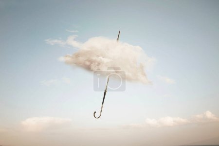 cubierta surrealista de nubes de un paraguas volando en el cielo, concepto abstracto