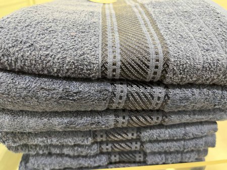 Téléchargez les photos : Towels neatly arranged on the rack. Colored towel rolls are ready to be displayed in the store. detail and the texture of the soft towel cloth is very comfortable when used. towel folds for promotion. - en image libre de droit
