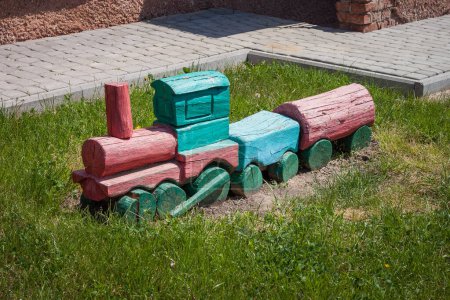 Foto de Tren de madera en el patio - Imagen libre de derechos