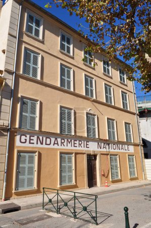 Foto de La estación de policía conocida de la película en la ciudad de Saint Tropez en el sur de Francia. - Imagen libre de derechos