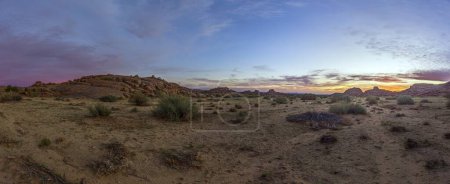 Téléchargez les photos : Photo panoramique du Damaraland en Namibie au coucher du soleil en été - en image libre de droit