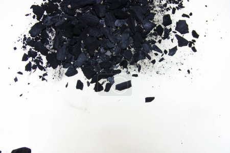 Foto de Carbón aislado sobre fondo blanco - Imagen libre de derechos