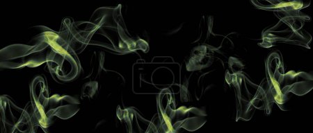 Téléchargez les photos : Brouillard du soir. Isolé sur un fond noir, turquoise, vert, nuage de fumée de couleur vague de mer ou nuage de pensée. effets spéciaux, nuages brumeux, graphiques d'arrière-plan, clip d'anniversaire magique - en image libre de droit