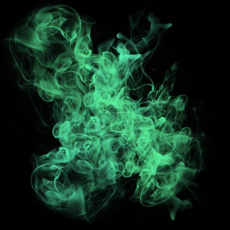 Téléchargez les photos : Brouillard du soir. Isolé sur un fond noir, turquoise, vert, nuage de fumée de couleur vague de mer ou nuage de pensée. effets spéciaux, nuages brumeux, graphiques d'arrière-plan, clip d'anniversaire magique - en image libre de droit