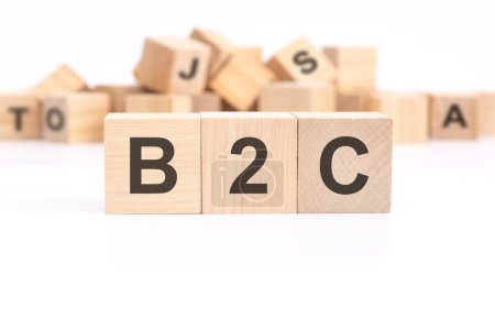 texte B2C - Business To Consumer - écrit sur des cubes en bois sur fond blanc