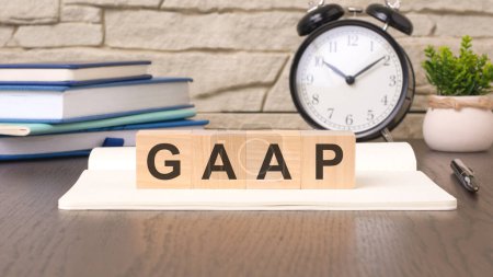 Blöcke, die das Wort GAAP bilden, schaffen eine visuelle Darstellung der allgemein anerkannten Buchhaltungsprinzipien