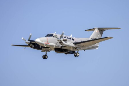 Téléchargez les photos : Luqa, Malte - 11 mai 2023 : Hawker Beechcraft B200 King Air de la Force aérienne maltaise (REG : AS1126) au départ de "Mission 26". - en image libre de droit