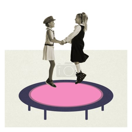Foto de Collage de arte contemporáneo con dos niñas saltando sobre trampolín sobre fondo claro. Diversión, alegría, deporte, creatividad, diseño, educación y infancia feliz. Copiar espacio para anuncio - Imagen libre de derechos