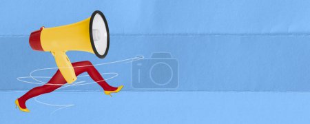 Foto de Collage de arte contemporáneo. Diseño creativo. Patas femeninas en medias rojas sobre tacones que corren con megáfonos sobre fondo azul. Noticias. Inspiración, idea, estilo revista, surrealismo. Copiar espacio para anuncios, texto - Imagen libre de derechos