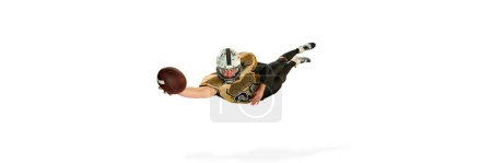 Téléchargez les photos : Man, american football player in motion, training, catching ball in a jump over white studio background. Concept of sport, movement, achievements, competition, hobby. Banner, flyer - en image libre de droit