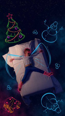 Foto de Creative design with line art over space background. Little boy, kid sleeping and dreaming about winter holidays, snowman and christmas tree. Fantasy, childhood, creativity, imagination, relaxation - Imagen libre de derechos
