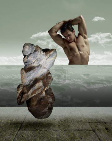 Téléchargez les photos : Collage d'art contemporain créatif surréaliste. Homme musculaire apparaissant sur fond de texture nuageuse. Le corps comme le roc. Concept de nature et de masculinité. Corps musclé fort. Surréalisme et vision créative - en image libre de droit